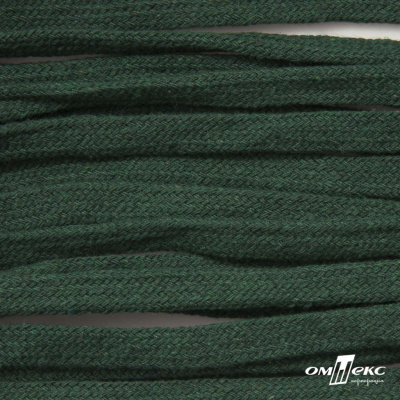 Шнур плетеный d-8 мм плоский, 70% хлопок 30% полиэстер, уп.85+/-1 м, цв.1016-т.зеленый - купить в Омске. Цена: 742.50 руб.